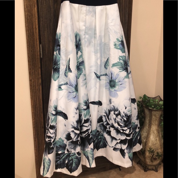 Formal Gown Plus Size 14W 16W Dresses NEW XSCAPE - Picture 6 of 8